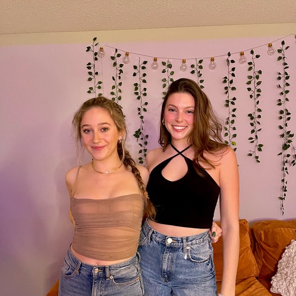 Meet your Posher, Danielle - Picture 1 of 1